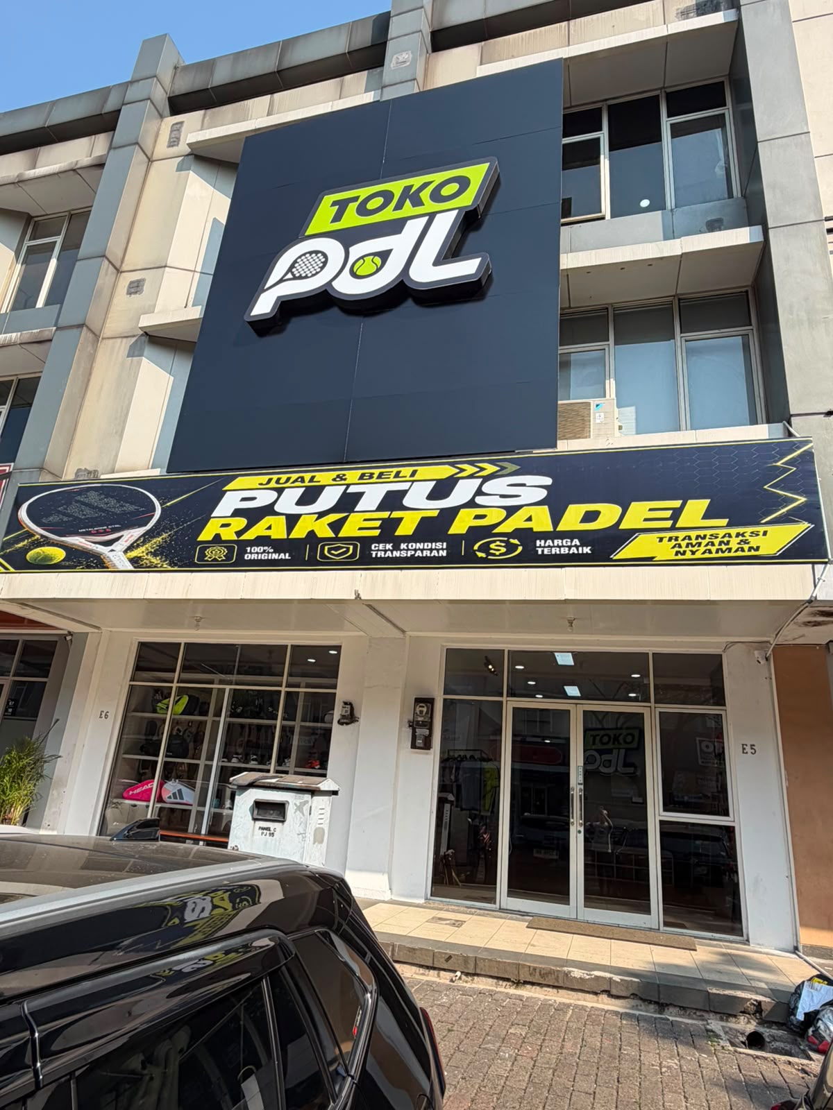 Tampak depan toko TOKOPDL di Alam Sutera Town Center — jual beli putus raket padel baru dan bekas